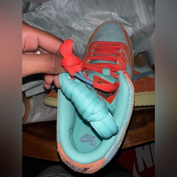 Brand New - Never Worn Nike SB Dunk Low Orange & Emerald Rise (Women size 9) - Picture 10 of 12